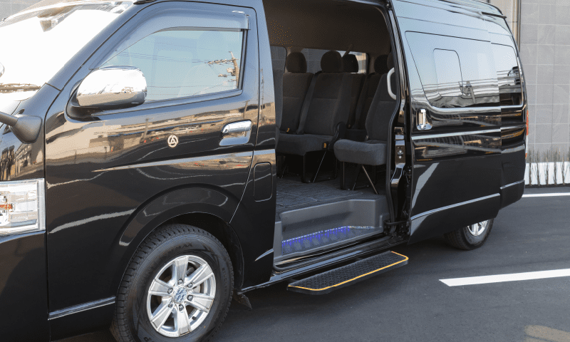 ジャンボタクシー（黒）